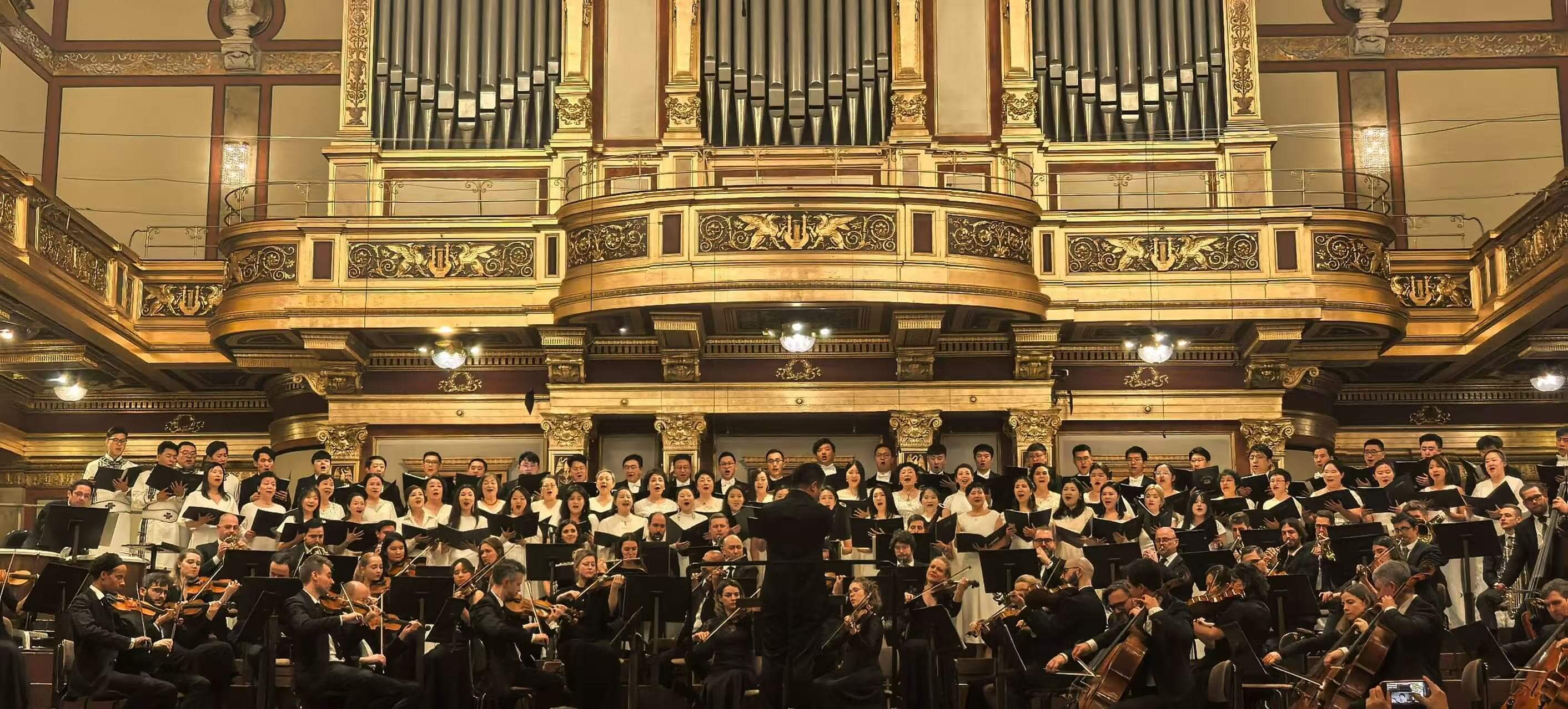 合唱团表演照片1